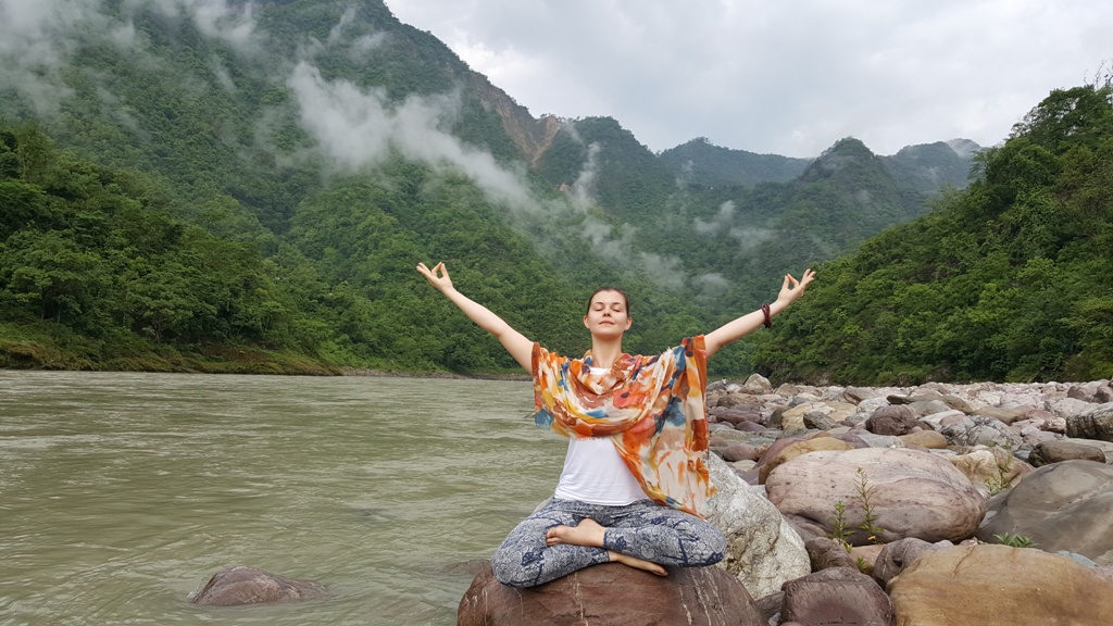 Mystic India-Yoga In Ashram 