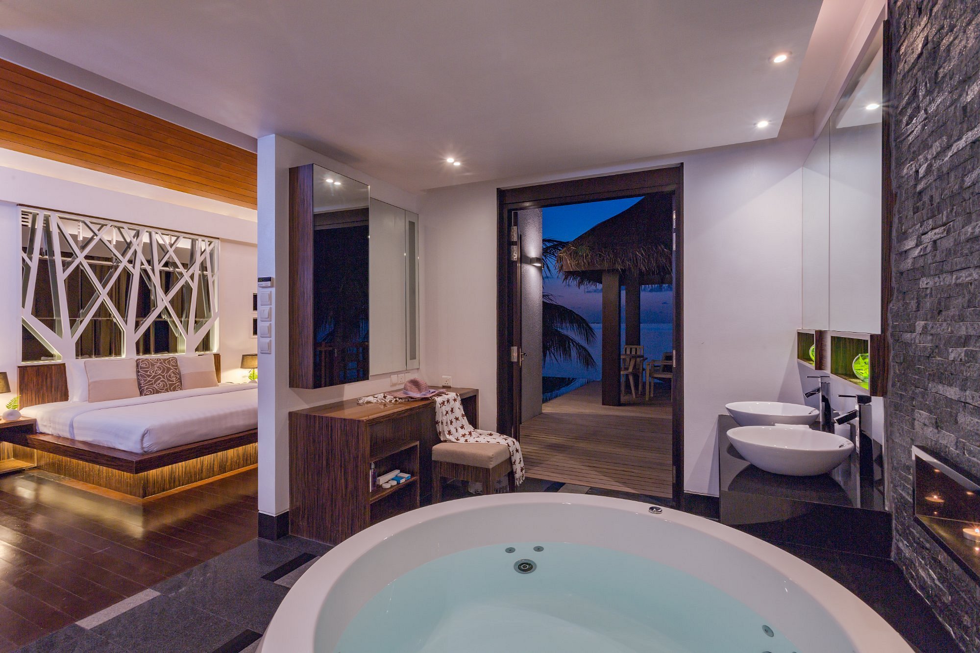 Jacuzzi Beach Villa